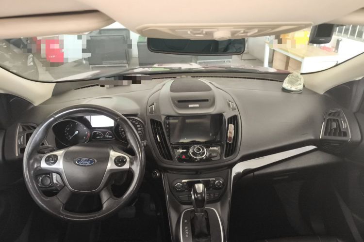 Used Ford Kuga 2013 2.0L GTDi Four-Wheel-Drive Sport Model Center Console
