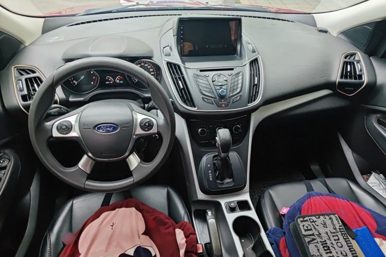 Used Ford Kuga 2013 1.6L GTDi Two-Wheel-Drive Comfort Model Center Console