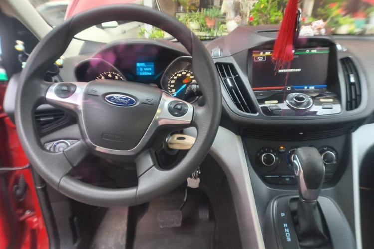 Used Ford Kuga 2013 1.6L GTDi Two-Wheel-Drive Comfort Model Center Console