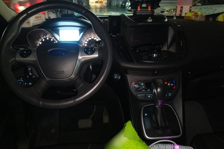 Used Ford Kuga 2013 2.0L GTDi Four-Wheel-Drive Sport Model Center Console