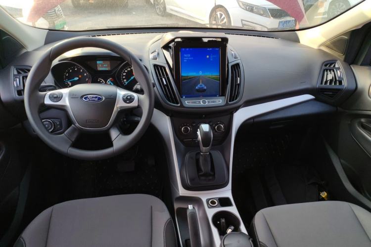 Used Ford Kuga 2013 1.6L GTDi Two-Wheel-Drive Comfort Model Center Console
