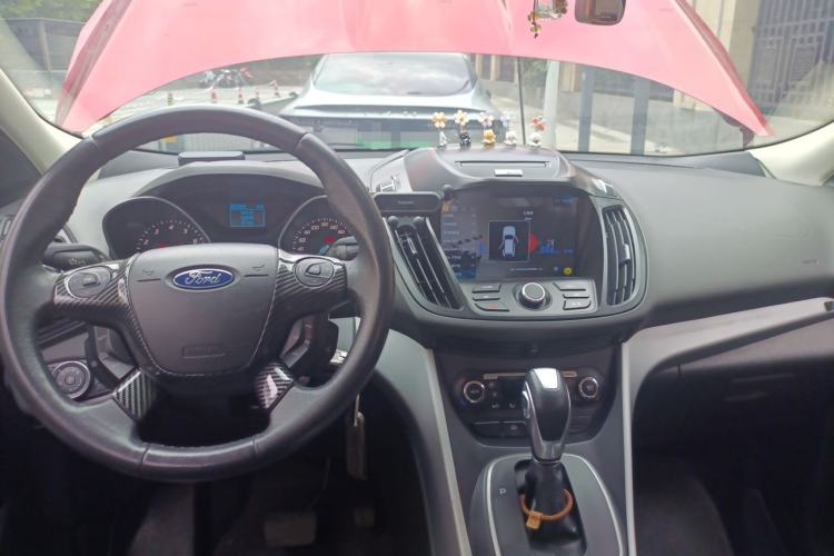 Used Ford Kuga 2013 1.6L GTDi Two-Wheel-Drive Trend Model Center Console