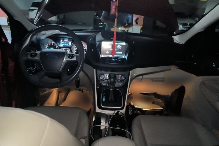 Used Ford Kuga 2013 2.0L GTDi Four-Wheel-Drive Elite Model Center Console