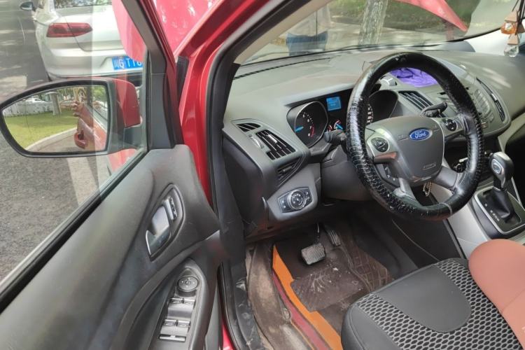 Used Ford Kuga 2013 1.6L GTDi Two-Wheel-Drive Trend Model Driver Seat