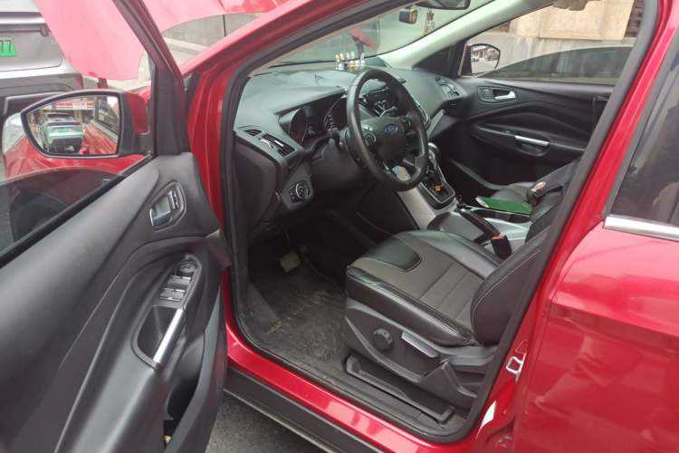 Used Ford Kuga 2013 1.6L GTDi Two-Wheel-Drive Trend Model Driver Seat