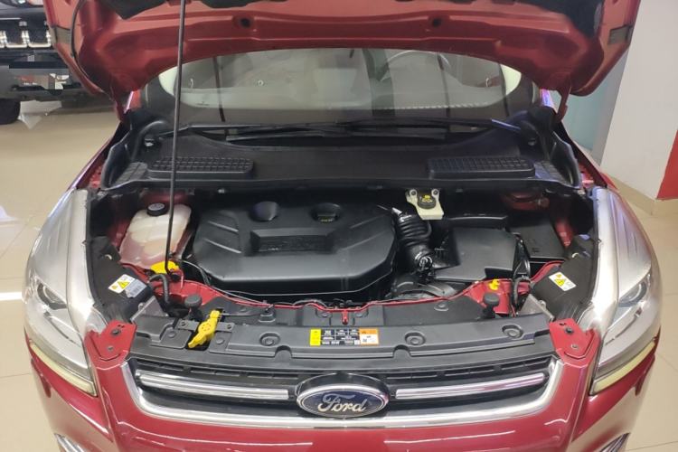 Used Ford Kuga 2013 2.0L GTDi Four-Wheel-Drive Sport Model Engine Bay