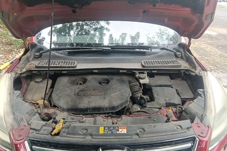 Used Ford Kuga 2013 2.0L GTDi Four-Wheel-Drive Sport Model Engine Bay