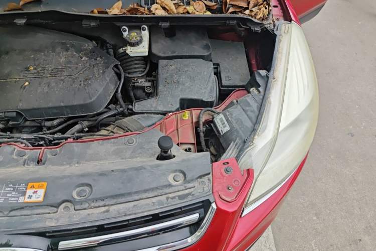 Used Ford Kuga 2013 1.6L GTDi Two-Wheel-Drive Comfort Model Engine Bay Left