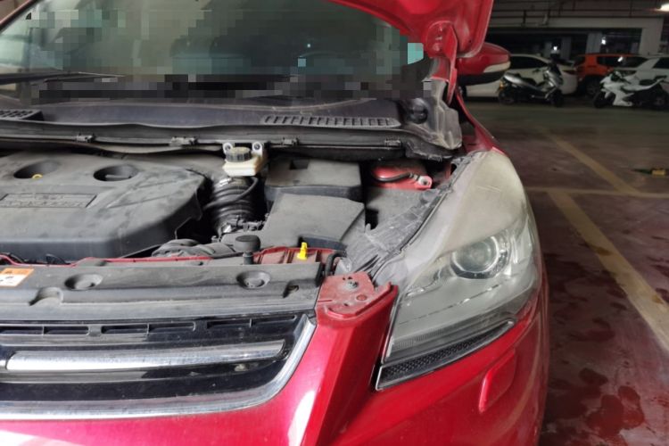Used Ford Kuga 2013 2.0L GTDi Four-Wheel-Drive Sport Model Engine Bay Left
