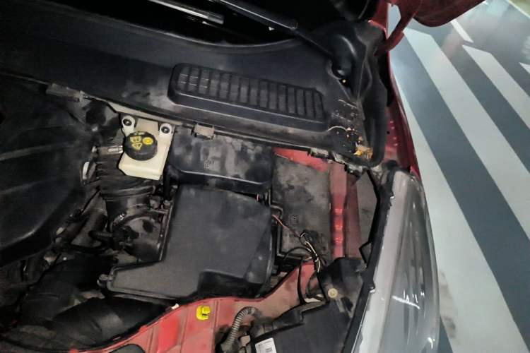 Used Ford Kuga 2013 2.0L GTDi Four-Wheel-Drive Elite Model Engine Bay Left