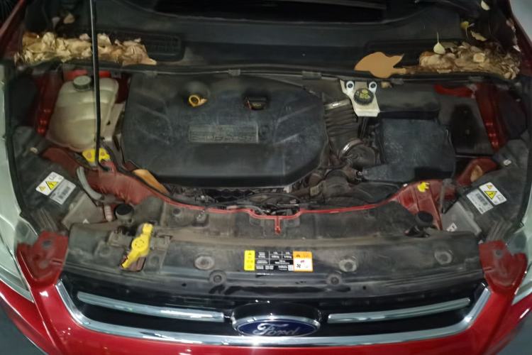 Used Ford Kuga 2013 2.0L GTDi Four-Wheel-Drive Sport Model Engine Bay
