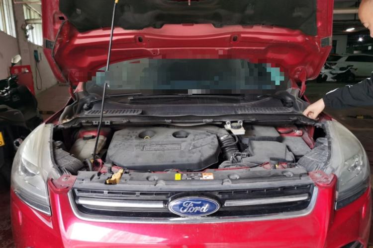 Used Ford Kuga 2013 2.0L GTDi Four-Wheel-Drive Sport Model Engine Bay