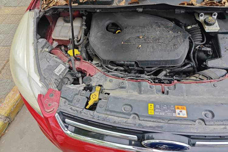 Used Ford Kuga 2013 1.6L GTDi Two-Wheel-Drive Comfort Model Engine Bay Right