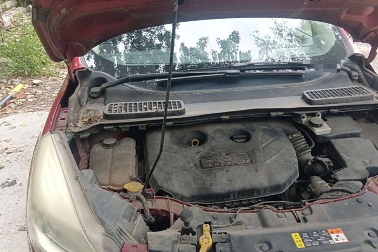 Used Ford Kuga 2013 2.0L GTDi Four-Wheel-Drive Sport Model Engine Bay Right