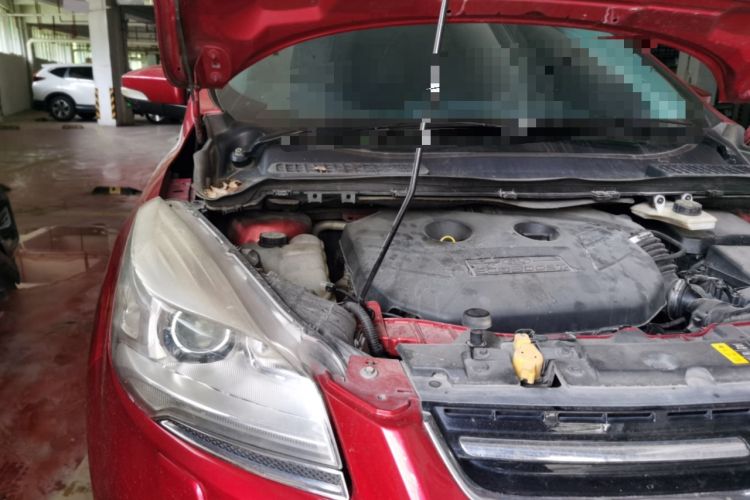 Used Ford Kuga 2013 2.0L GTDi Four-Wheel-Drive Sport Model Engine Bay Right