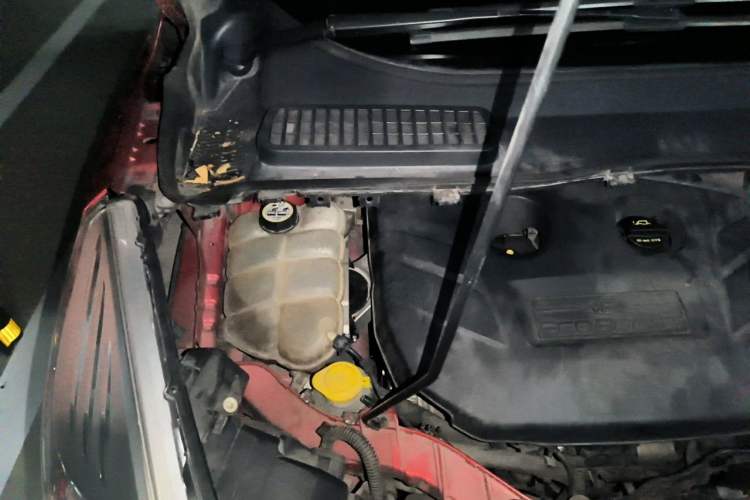 Used Ford Kuga 2013 2.0L GTDi Four-Wheel-Drive Elite Model Engine Bay Right