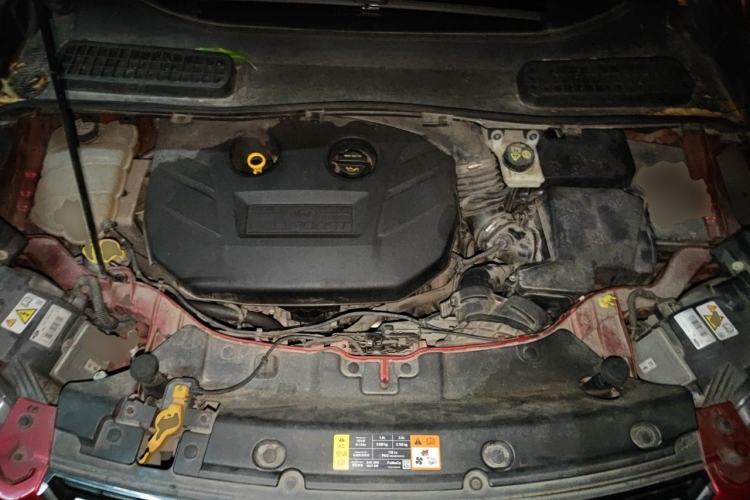 Used Ford Kuga 2013 2.0L GTDi Four-Wheel-Drive Sport Model Engine Bay