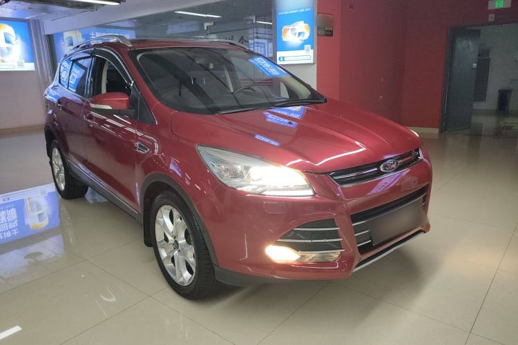 Used Ford Kuga 2013 2.0L GTDi Four-Wheel-Drive Sport Model Front Right 45 Deg