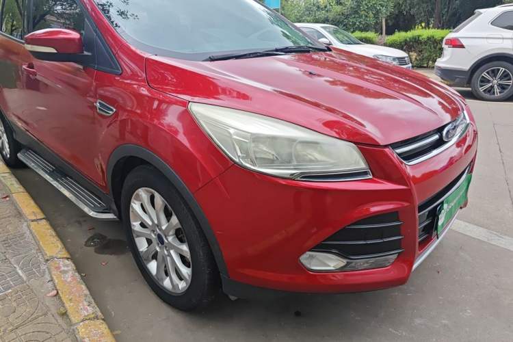 Used Ford Kuga 2013 1.6L GTDi Two-Wheel-Drive Comfort Model Front Right 45 Deg