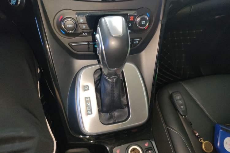 Used Ford Kuga 2013 2.0L GTDi Four-Wheel-Drive Sport Model Gear Lever