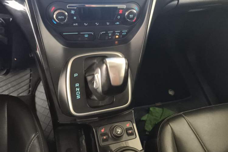 Used Ford Kuga 2013 2.0L GTDi Four-Wheel-Drive Sport Model Gear Lever