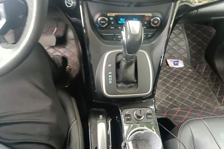 Used Ford Kuga 2013 2.0L GTDi Four-Wheel-Drive Sport Model Gear Lever