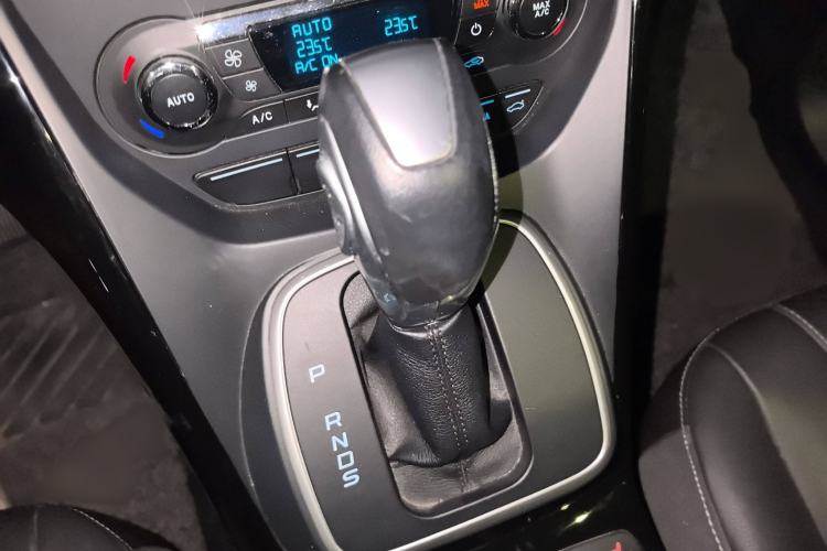 Used Ford Kuga 2013 2.0L GTDi Four-Wheel-Drive Sport Model Gear Lever