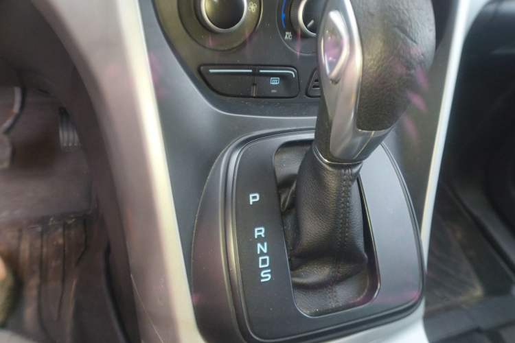 Used Ford Kuga 2013 1.6L GTDi Two-Wheel-Drive Comfort Model Gear Lever