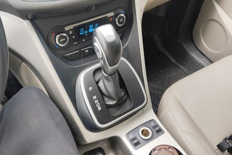 Used Ford Kuga 2013 1.6L GTDi 4x4 Elite Model Gear Lever