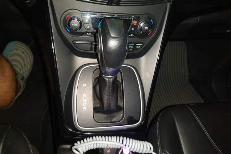 Used Ford Kuga 2013 2.0L GTDi Four-Wheel-Drive Sport Model Gear Lever