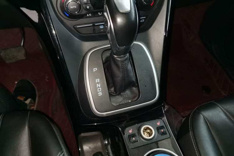 Used Ford Kuga 2013 2.0L GTDi Four-Wheel-Drive Sport Model Gear Lever