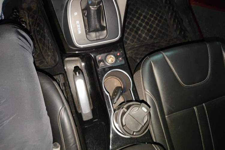 Used Ford Kuga 2013 2.0L GTDi Four-Wheel-Drive Sport Model Gear Lever