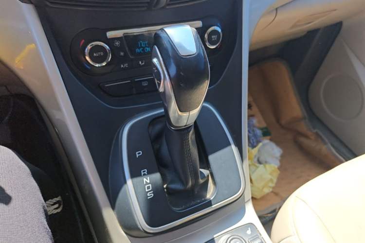 Used Ford Kuga 2013 1.6L GTDi 4x4 Elite Model Gear Lever