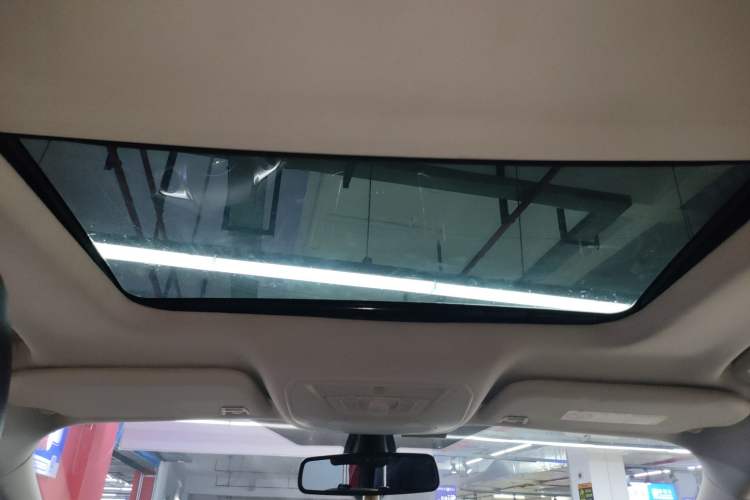 Used Ford Kuga 2013 2.0L GTDi Four-Wheel-Drive Sport Model Headliner