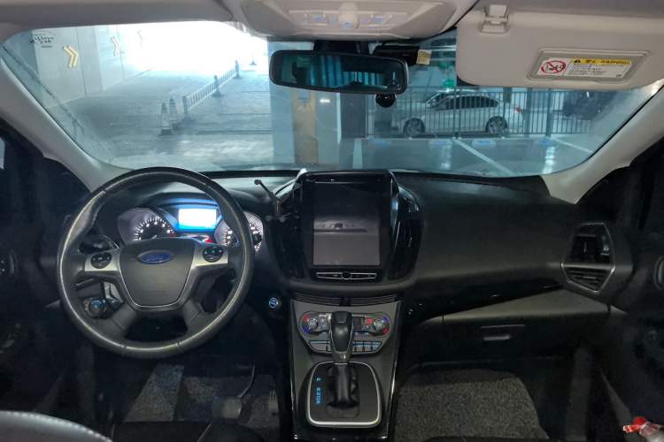 Used Ford Kuga 2013 2.0L GTDi Four-Wheel-Drive Sport Model Interior 2