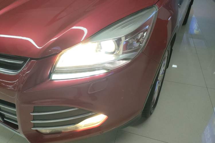 Used Ford Kuga 2013 2.0L GTDi Four-Wheel-Drive Sport Model Left Front Headlight