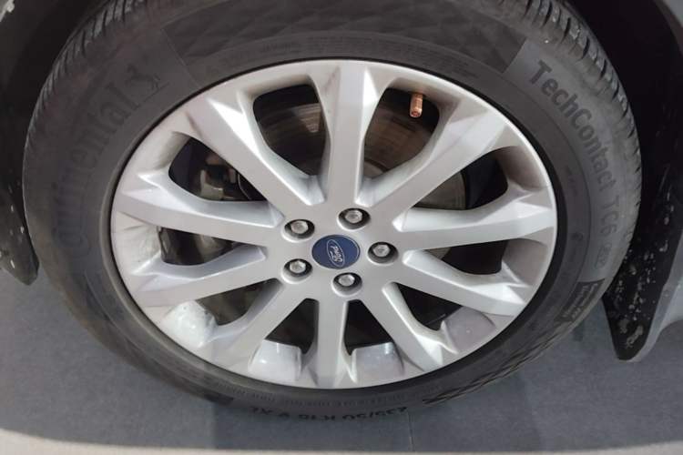 Used Ford Kuga 2013 1.6L GTDi 4x4 Elite Model Left Front Wheel Hub