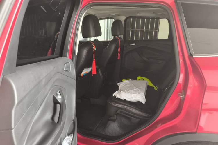 Used Ford Kuga 2013 2.0L GTDi Four-Wheel-Drive Sport Model Left Rear Seat