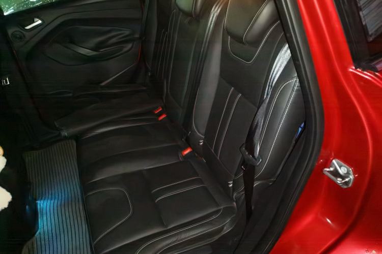 Used Ford Kuga 2013 2.0L GTDi Four-Wheel-Drive Sport Model Left Rear Seat