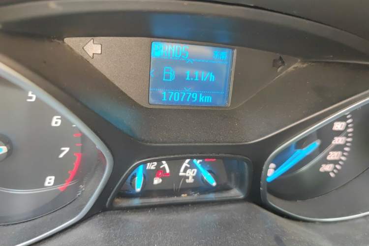Used Ford Kuga 2013 1.6L GTDi Two-Wheel-Drive Trend Model Odometer Close Up