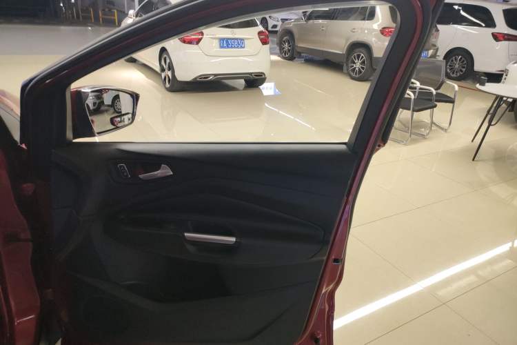 Used Ford Kuga 2013 2.0L GTDi Four-Wheel-Drive Sport Model Right Front Door Interior