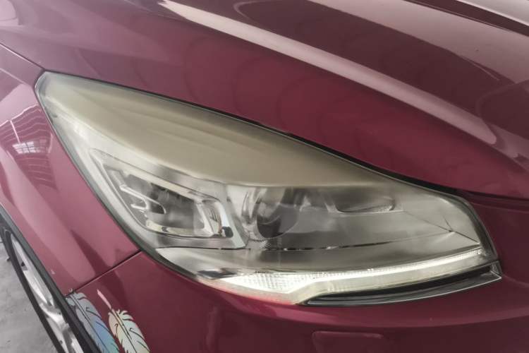 Used Ford Kuga 2013 2.0L GTDi Four-Wheel-Drive Sport Model Right Front Headlight