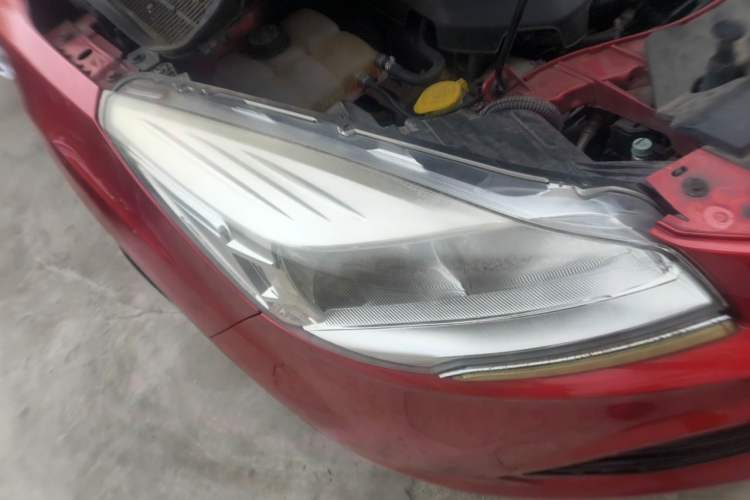 Used Ford Kuga 2013 1.6L GTDi Two-Wheel-Drive Comfort Model Right Front Headlight