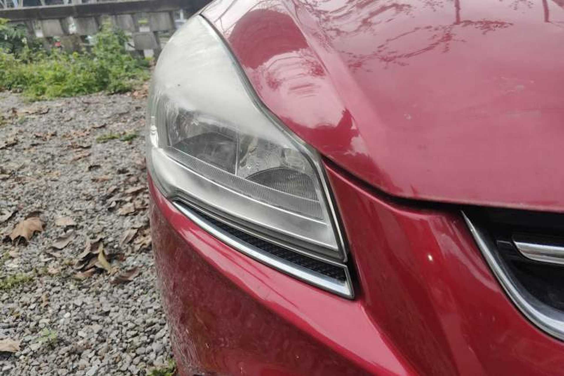 Used Ford Kuga 2013 1.6L GTDi Two-Wheel-Drive Comfort Model Right Front Headlight