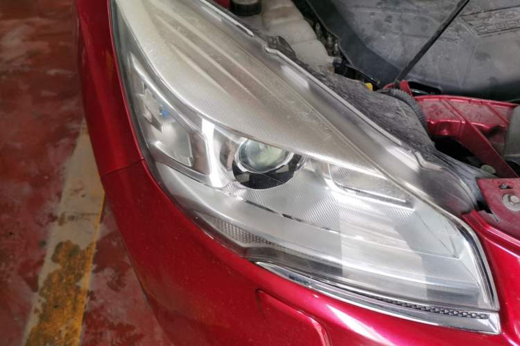 Used Ford Kuga 2013 2.0L GTDi Four-Wheel-Drive Sport Model Right Front Headlight