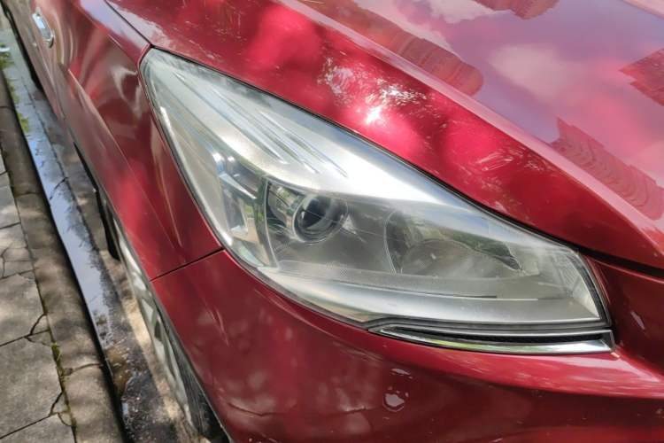 Used Ford Kuga 2013 1.6L GTDi Two-Wheel-Drive Trend Model Right Front Headlight