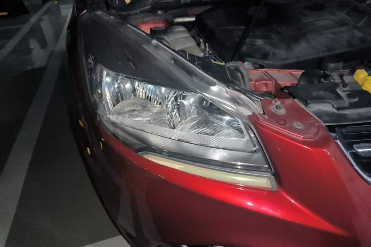 Used Ford Kuga 2013 2.0L GTDi Four-Wheel-Drive Elite Model Right Front Headlight