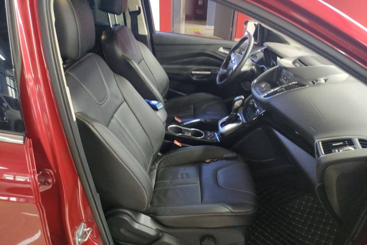 Used Ford Kuga 2013 2.0L GTDi Four-Wheel-Drive Sport Model Right Front Seat