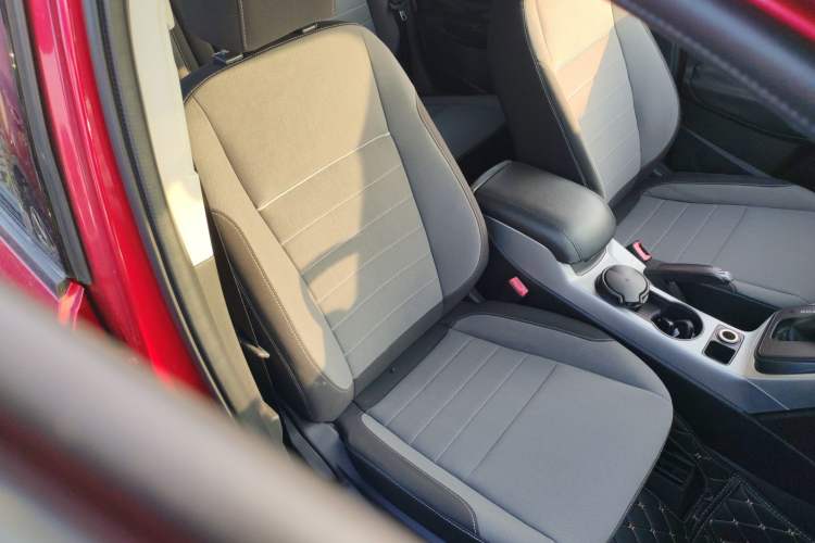 Used Ford Kuga 2013 1.6L GTDi Two-Wheel-Drive Comfort Model Right Front Seat