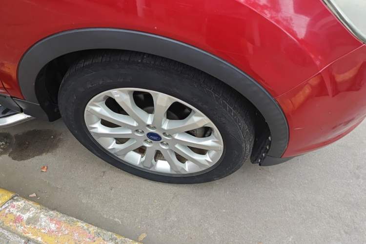 Used Ford Kuga 2013 1.6L GTDi Two-Wheel-Drive Comfort Model Right Front Wheel Hub